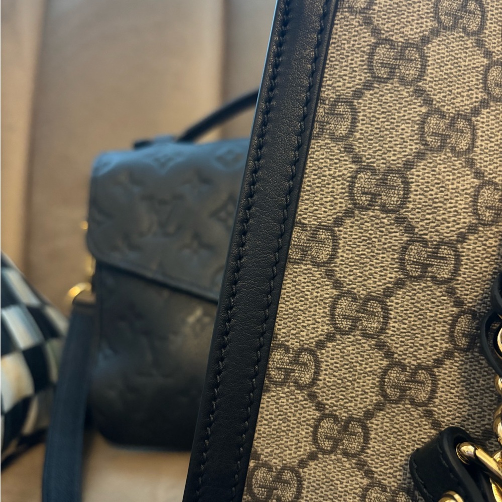 Gucci PADLOCK MEDIUM GG SHOULDER BAG - Picture 10 of 10